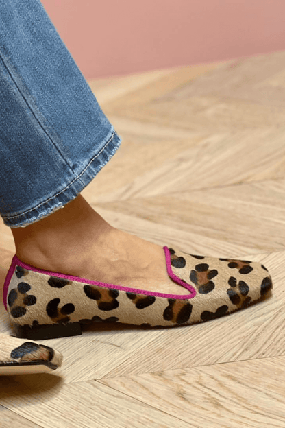 Yvonne | Mocasines de ante sintético con estampado y ribete rosa