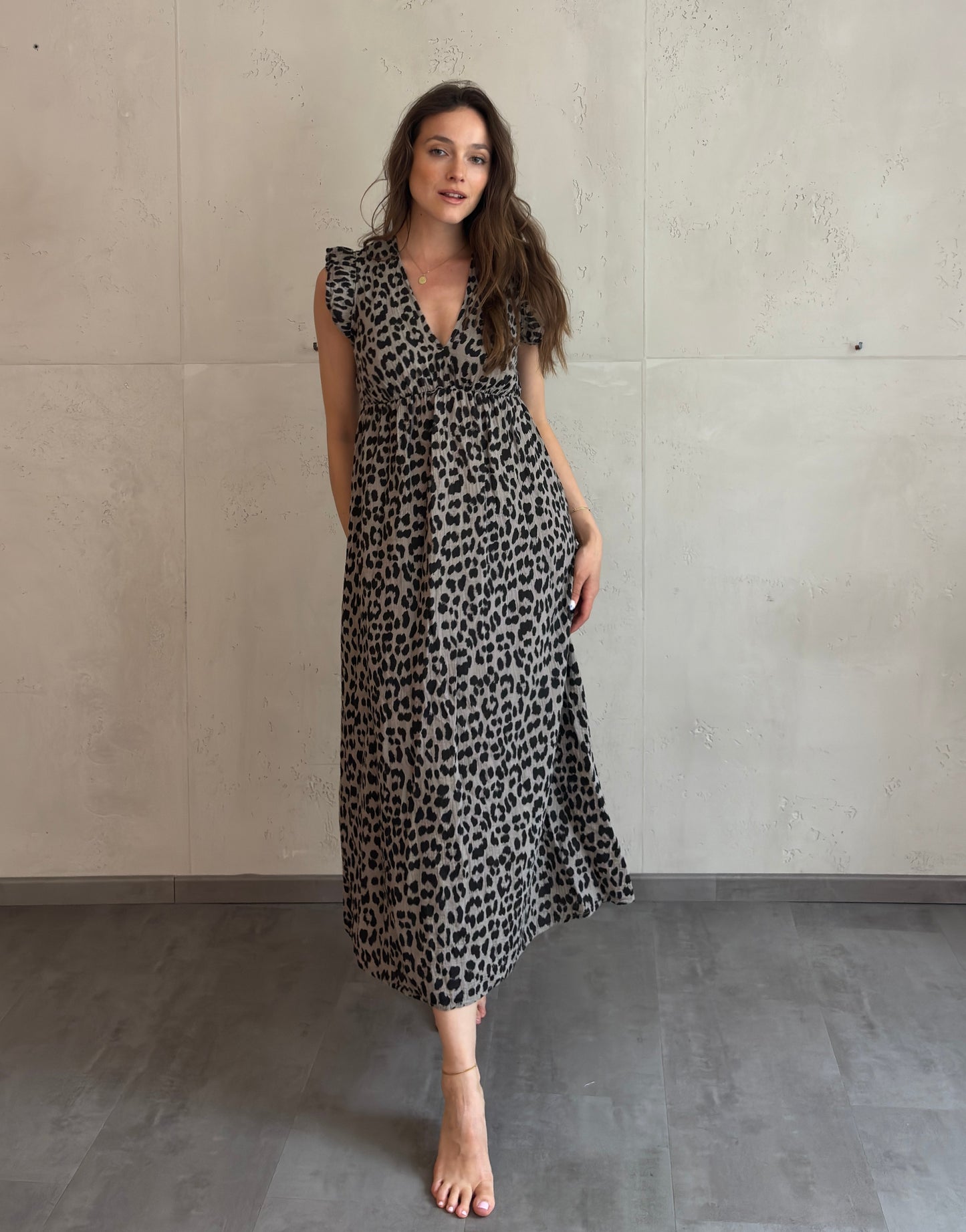 Mari Carmen | Vestido largo de leopardo con escote en la espalda